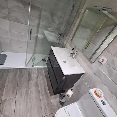 Dos Torres Frodo - Parking Privado Gratis