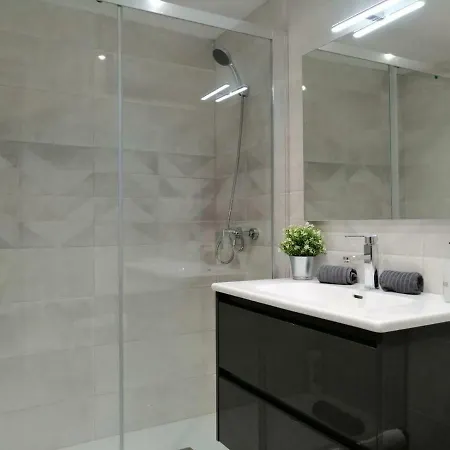 Dos Torres Frodo - Parking Privado Gratis