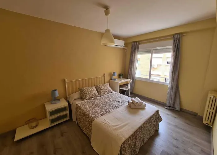 Dos Torres Frodo - Parking Privado Gratis