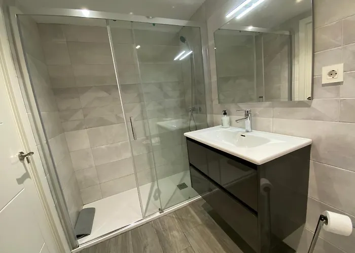 Dos Torres Frodo - Parking Privado Gratis